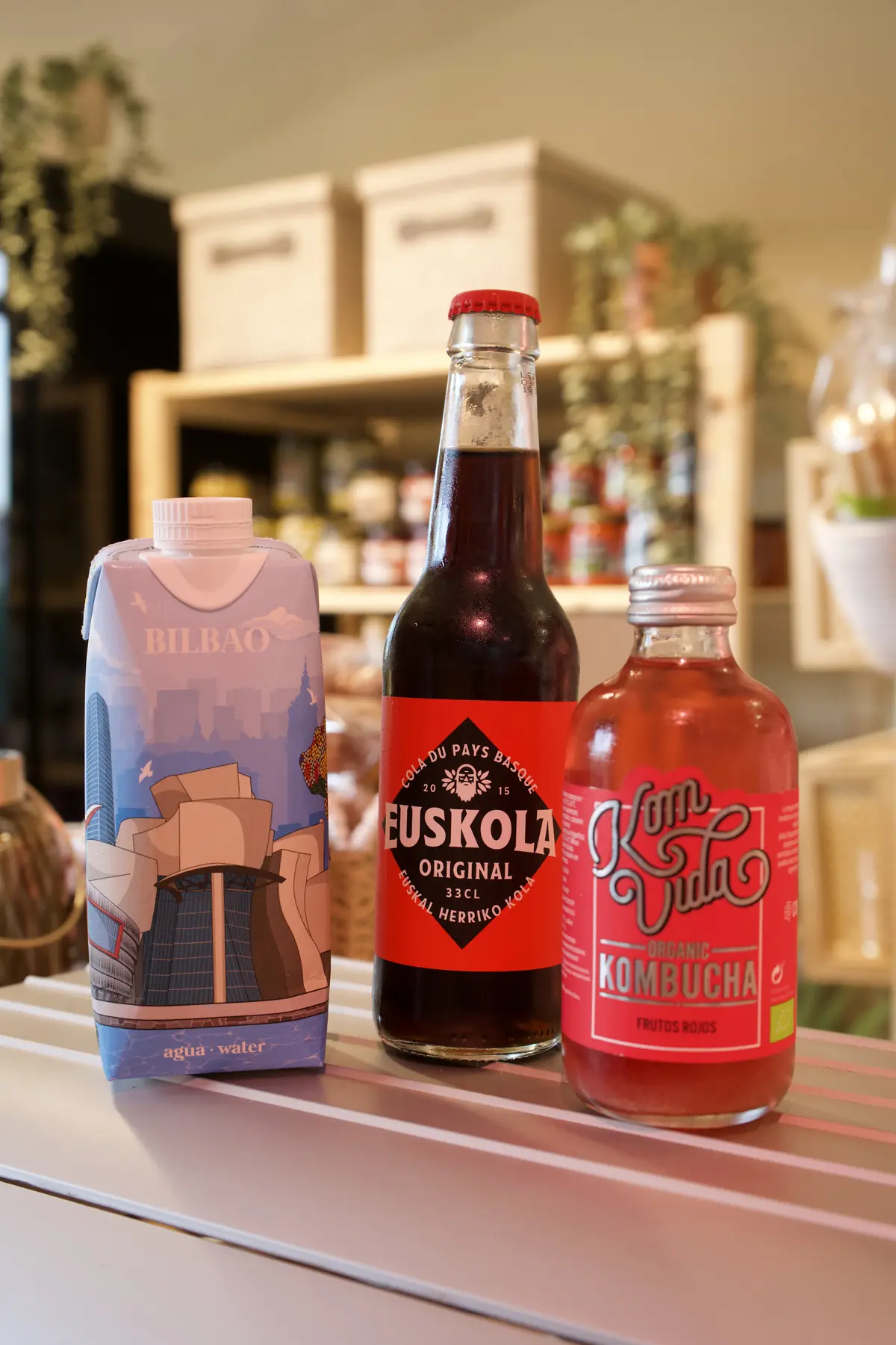Bebidas locales en la tienda de Kalaka